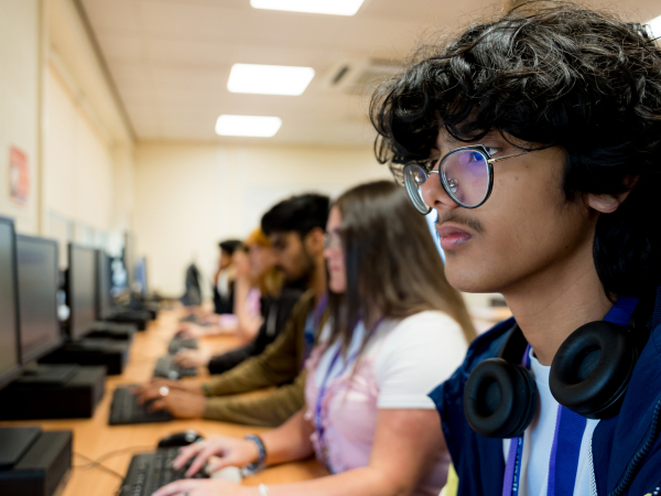 Solihull Sixth Form College offers an AAQ course in IT: Data Analytics