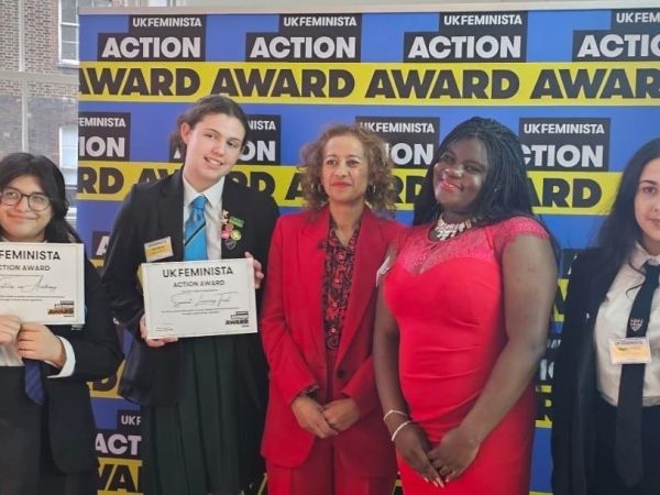 The Summit Learning Trust have been awarded a UK Feminista Action Award in recognition of the decisive action we have taken, and continue to take, to address sexism and sexual harassment in all its forms. Learners and colleagues from across our Summit family, including Solihull Sixth Form College, received the award from coveted television presenter, Samira Ahmed, at an event in London